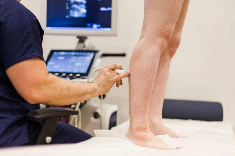 Консультация хирурга-флеболога с УЗИ вен ног всего 690 рублей